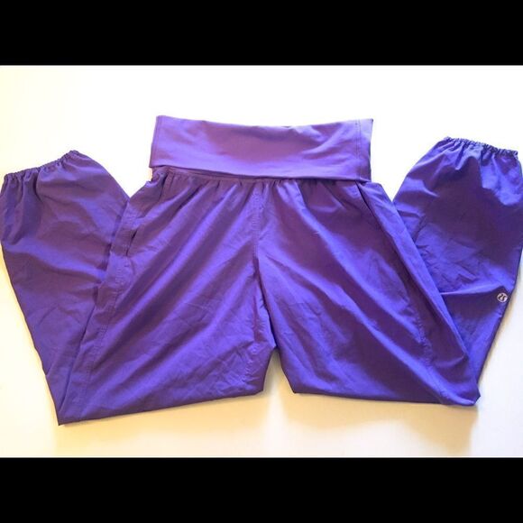Lululemon Athletica Lightweight Crop - Picture 2 of 5